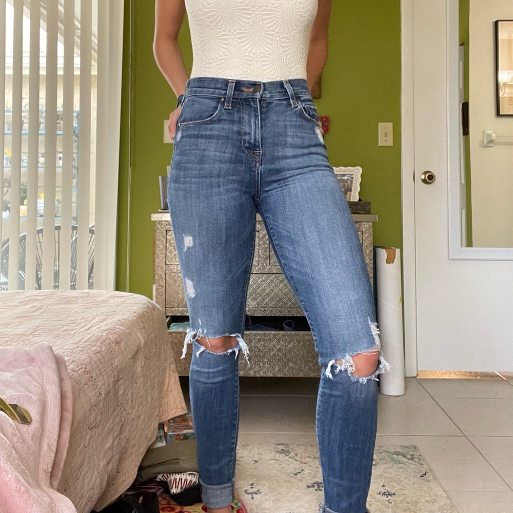 Distressed Fidelity Super Skinny Jeans